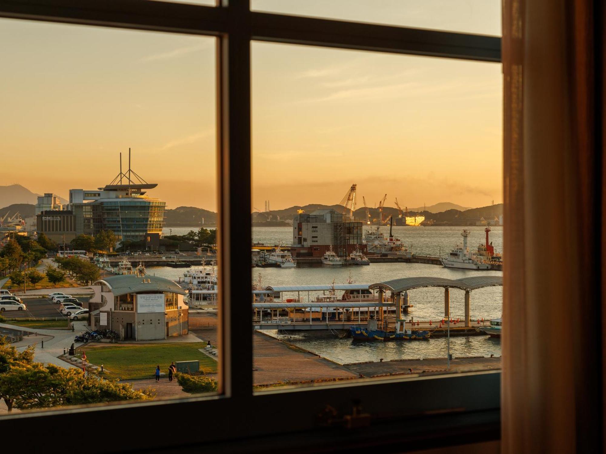 Premier Hotel Mojiko Kitakyushu Bagian luar foto